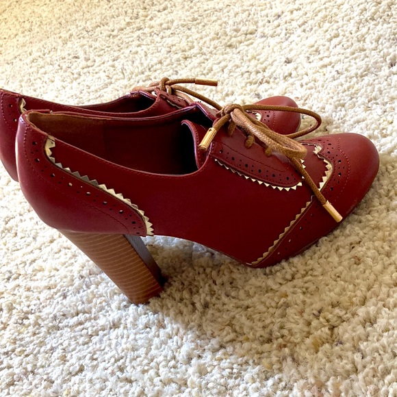 Brown leather shoes - Picture 2 of 5